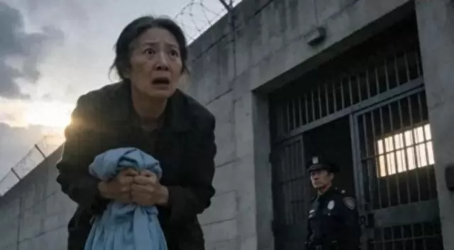 何小满提前出狱七年未归,养父接人时获留信与身世材料 | 相关图片 何小满提前出狱七年未归,养父接人时获留信与身世材料 | 相关图片