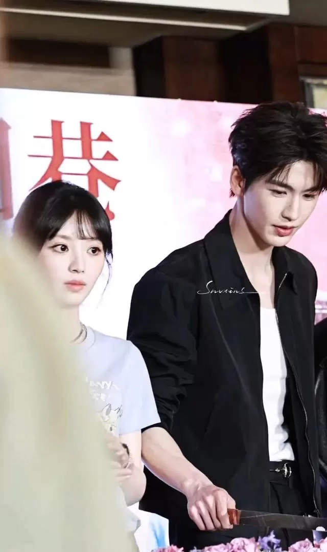 张凌赫古装贵公子形象固化,观众自发构建CP逻辑成现象 | 情报图 张凌赫古装贵公子形象固化,观众自发构建CP逻辑成现象 | 情报图